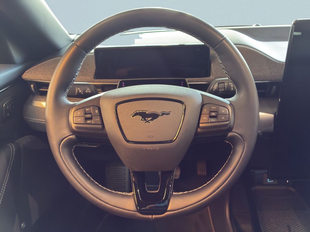 Foto 1 - Mustang Mach-E AWD GT, Iridium Schwarz