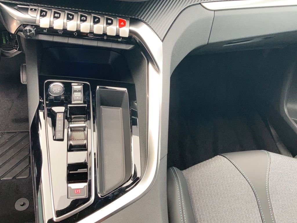 Foto 1 - PEUGEOT 3008 Plug-In Hybrid 225 e-EAT8 Allure Pack, Platinium Grau Metallic