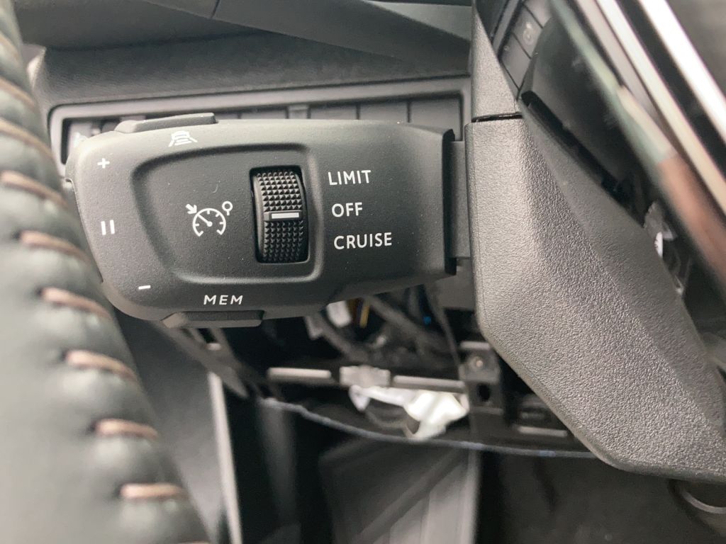 Foto 1 - PEUGEOT 3008 Plug-In Hybrid 225 e-EAT8 Allure Pack, Platinium Grau Metallic