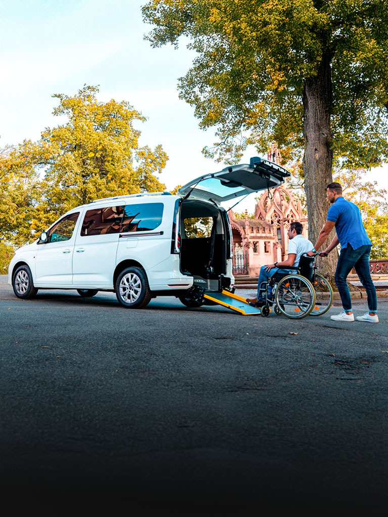 Rollstuhlgerechter Einstieg beim Ford Tourneo Connect
