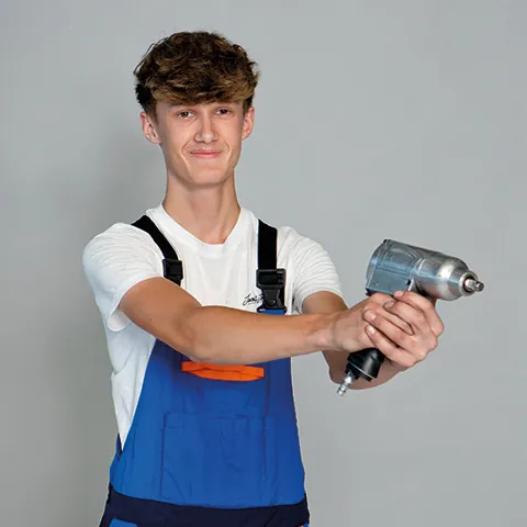 Ilian Dirlayn (Auszubildender KFZ-Mechatroniker) - Auto Pieroth GmbH & Co. KG